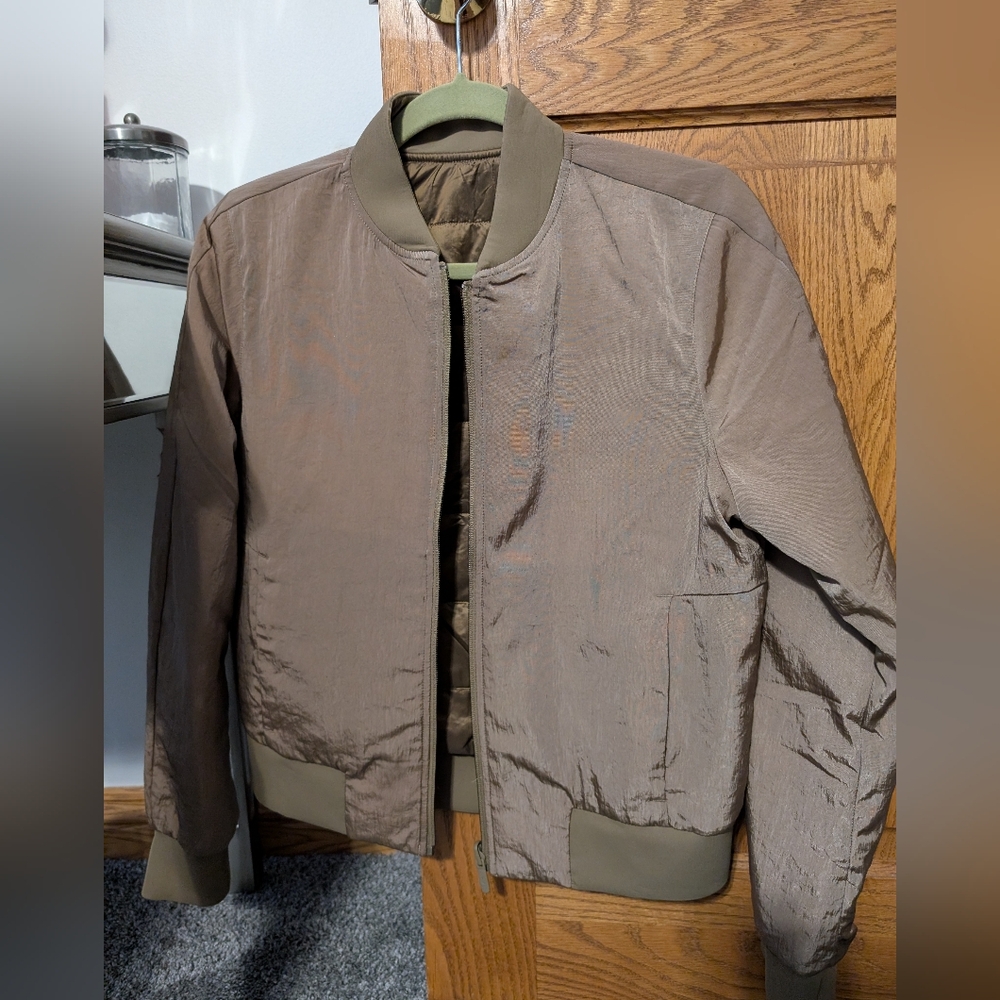 Lululemon non stop bomber size 8